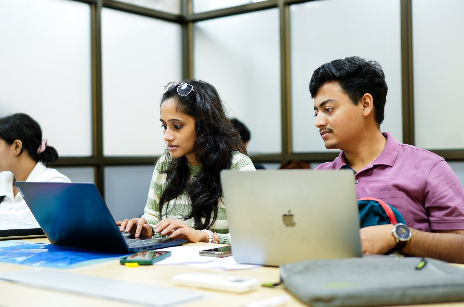 venuras.com_about__team